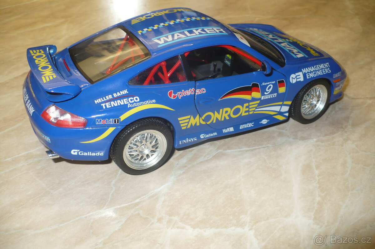 Porsche Carrera 911 1:18 model - 2