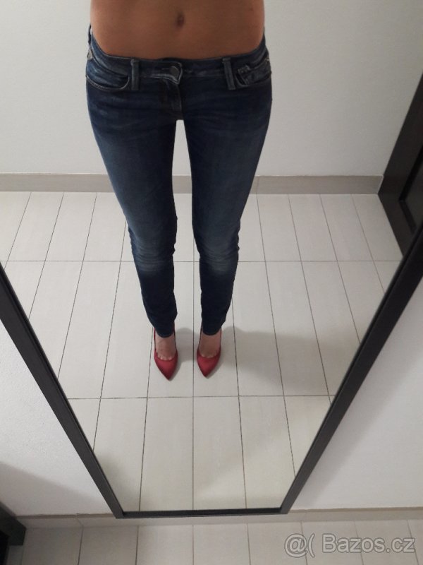 Tmavě modré rifle Replay Rockxanne - 2