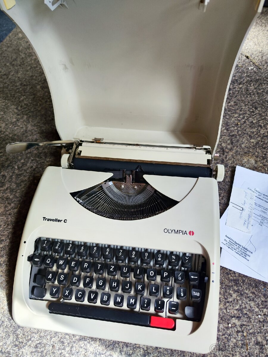 Psací stroj Olympia Traveller - 2