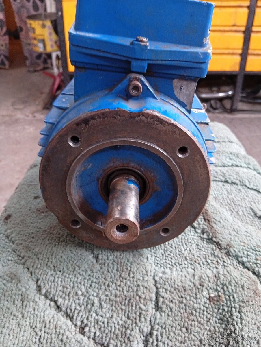 Přírubový elektromotor 380V/220 2,6kW nejen na DARLING. - 2