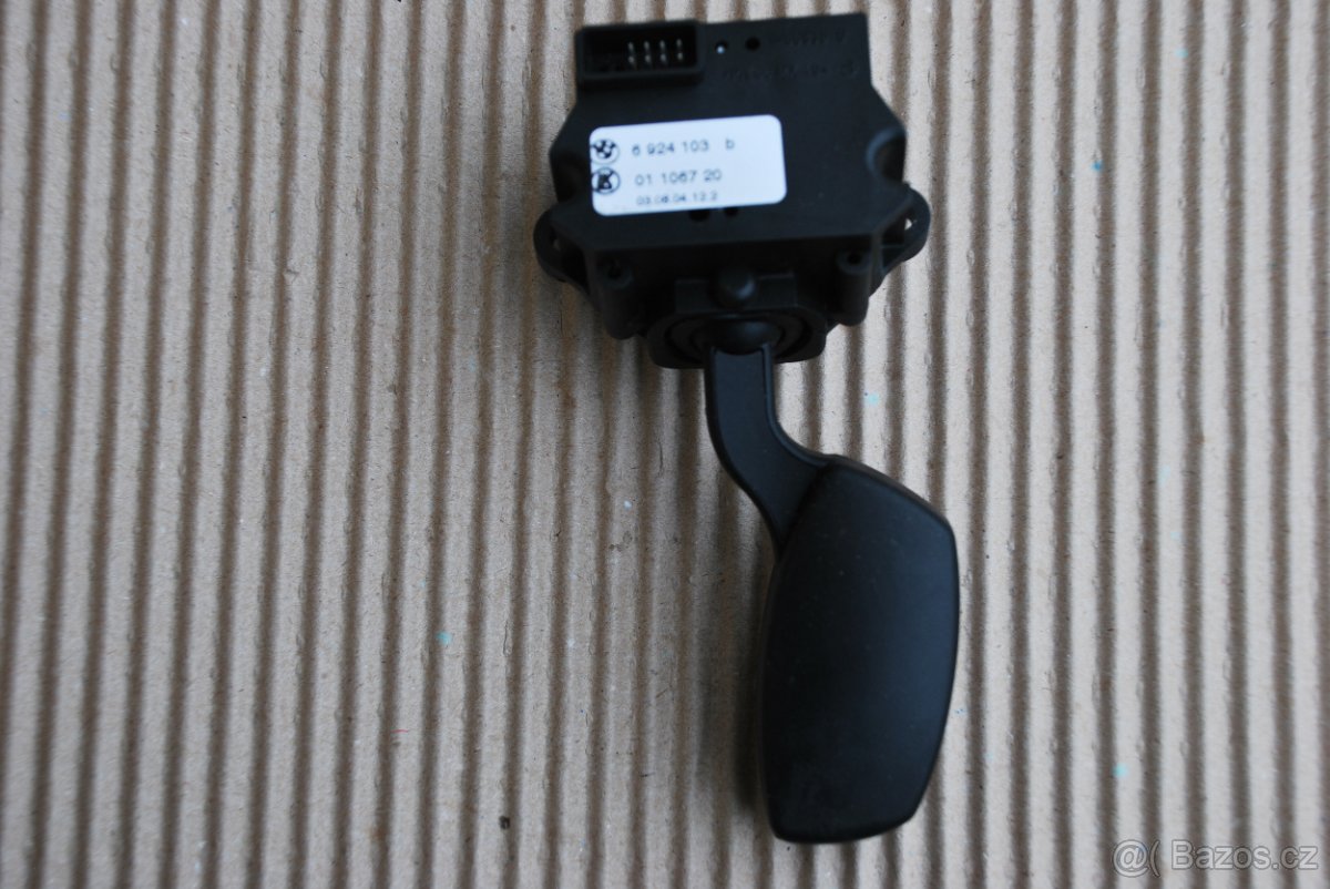 BMW řada 5, e60, e61 směrovka, mince 6924 - 2