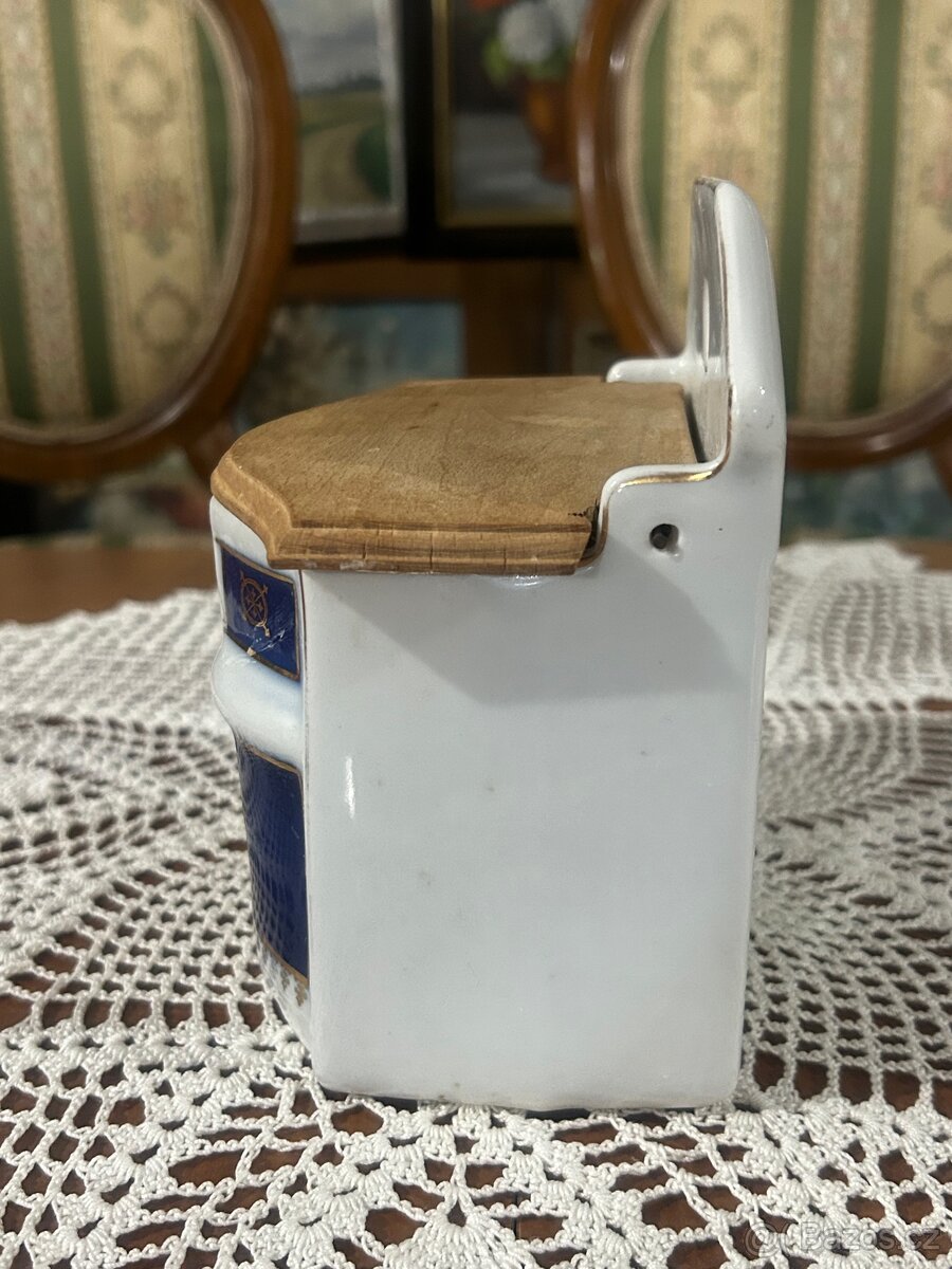 Starožitná doza na mouku - 2