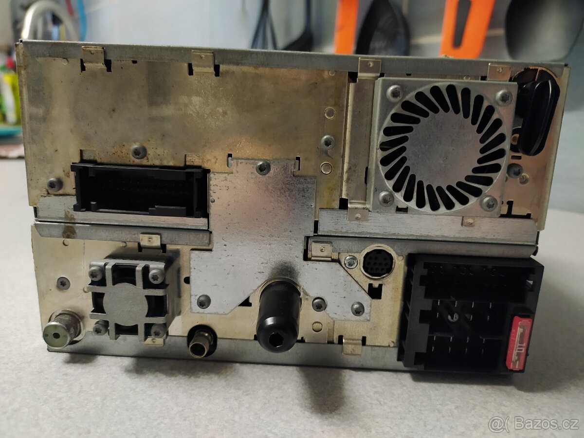 Autorádio Sharan s navigací. - 2