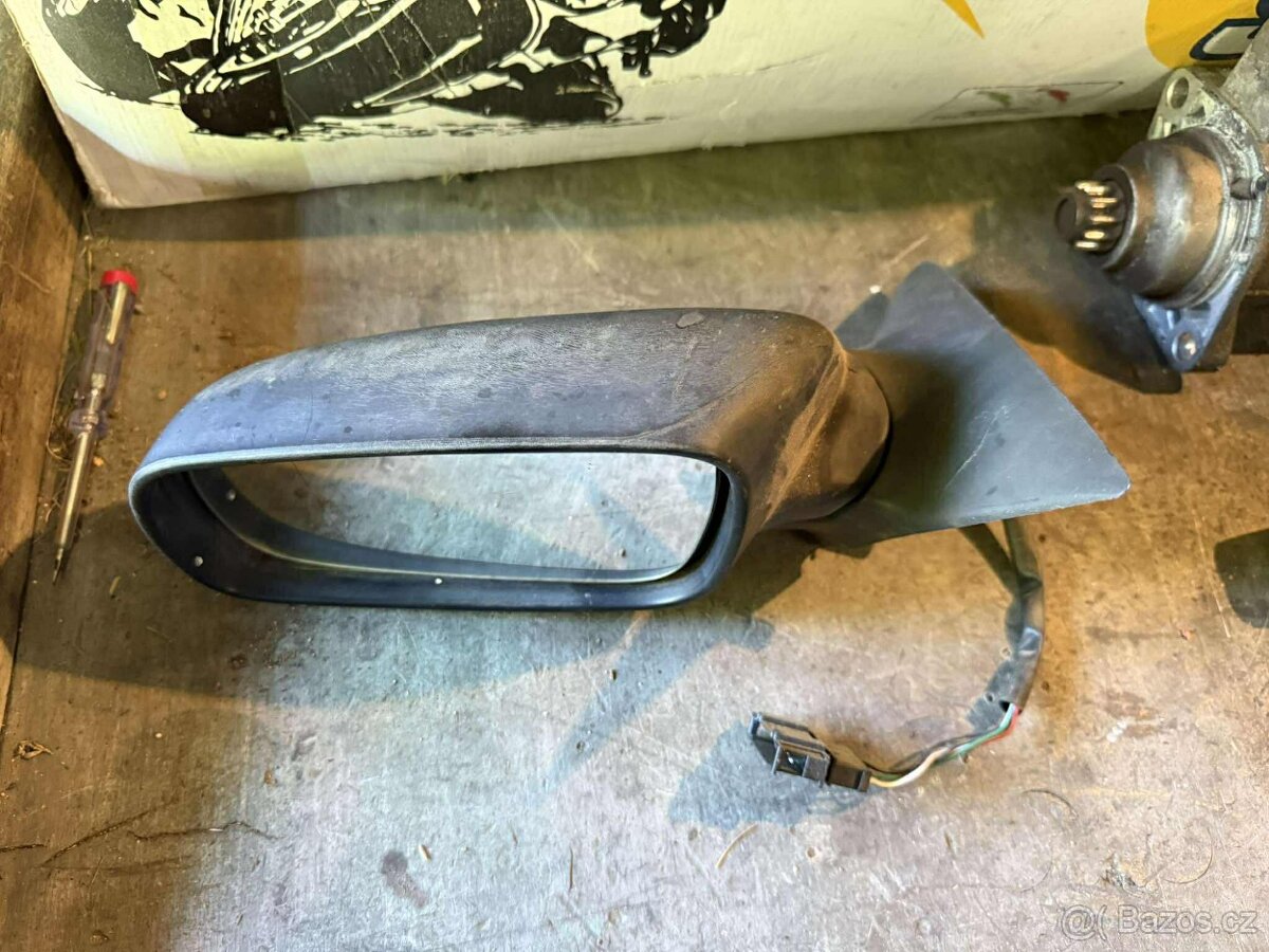 Zrcátko Octavia 1 - 2