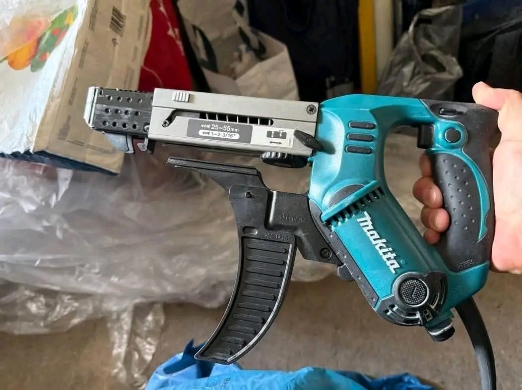 Elektrický šroubovák značky Makita (6842) - 2