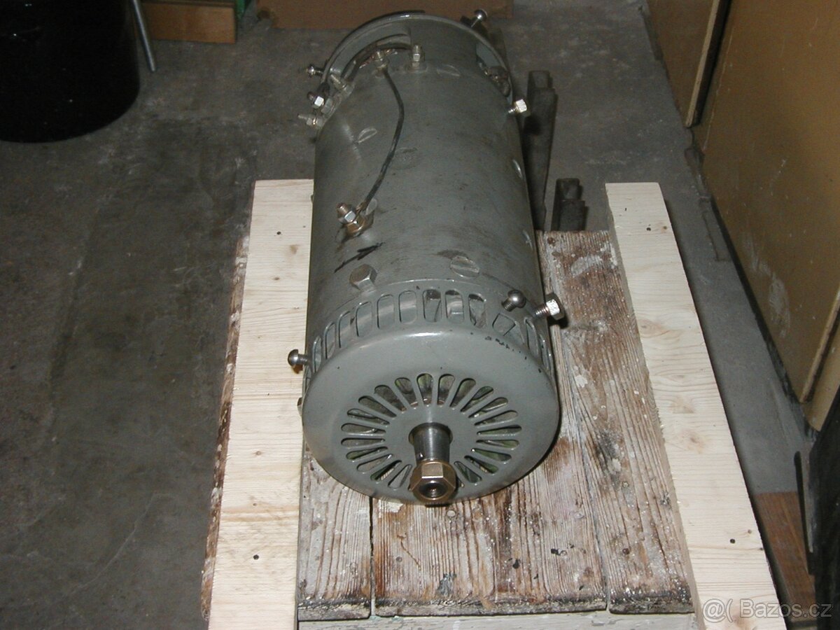 Tankové dynamo 28V/1,8kW - 2