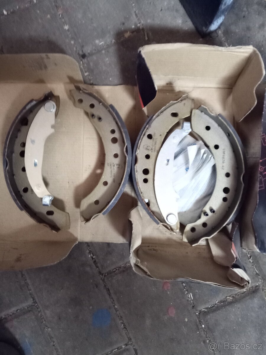 Zadní brzdové páky, obložení - 2