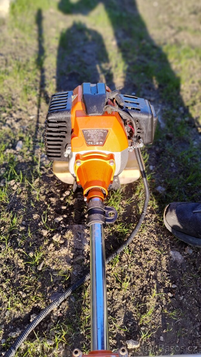 Motorový křovinořez - 2