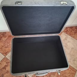 Stolek ve tvaru kufru - 2