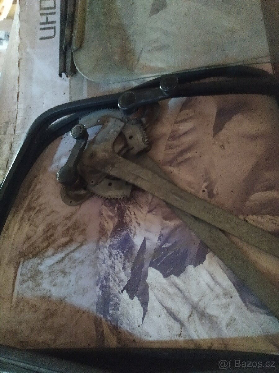 Ford 100 boční okno - 2