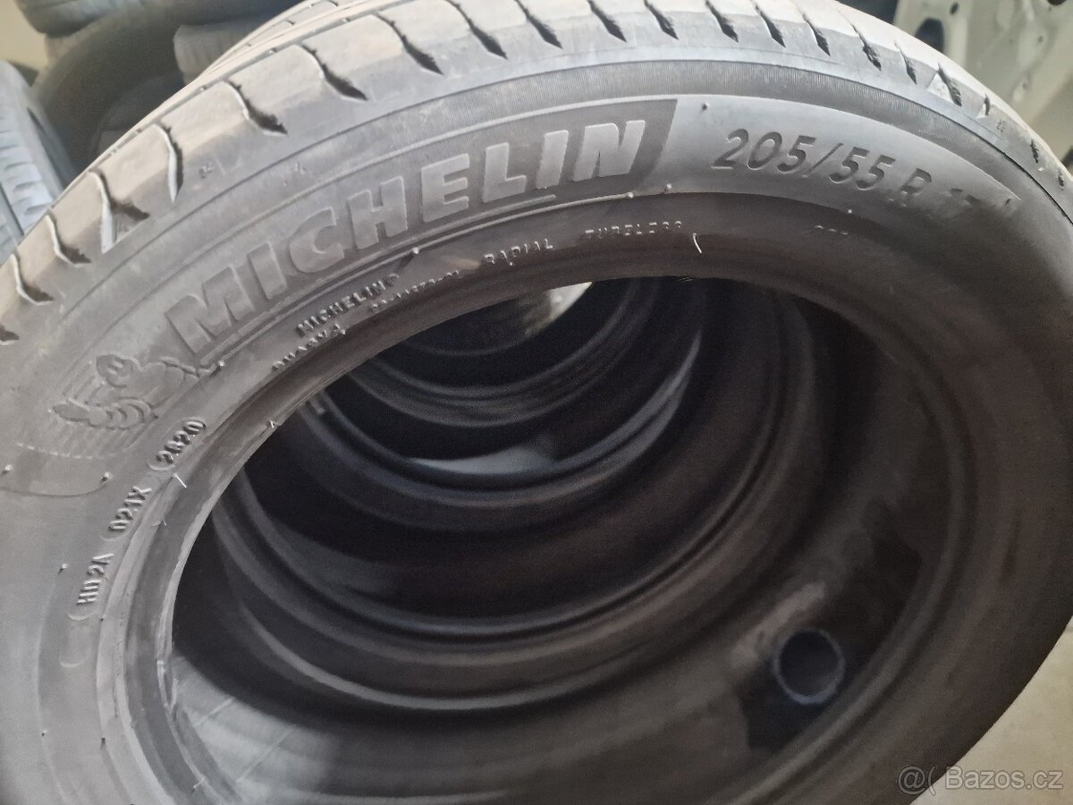 Prodám pneu 205/55/17 - 2