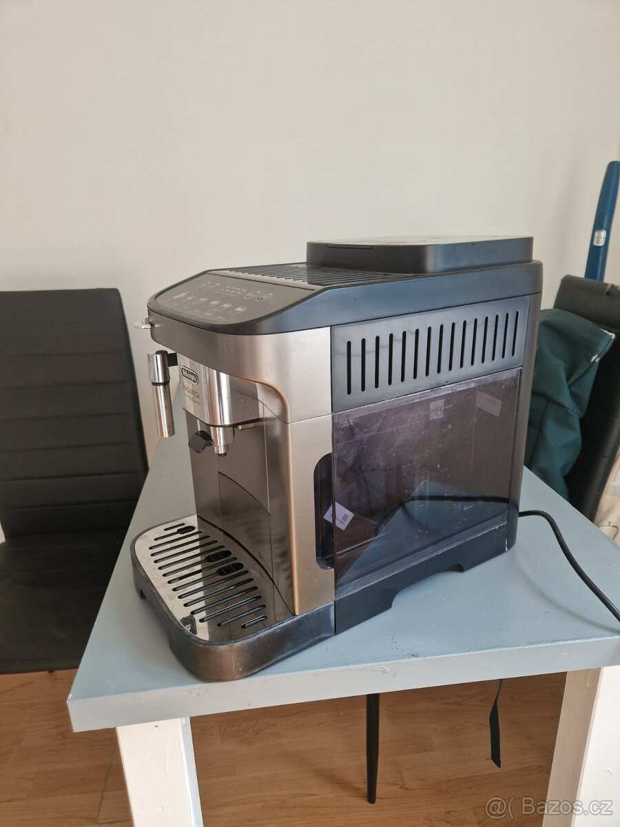 Kávovar Delonghi Magnifica EVO - 2