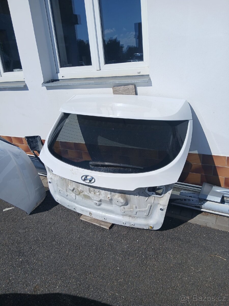 Prodej zadních dveří Hyundai i40 combi - 2