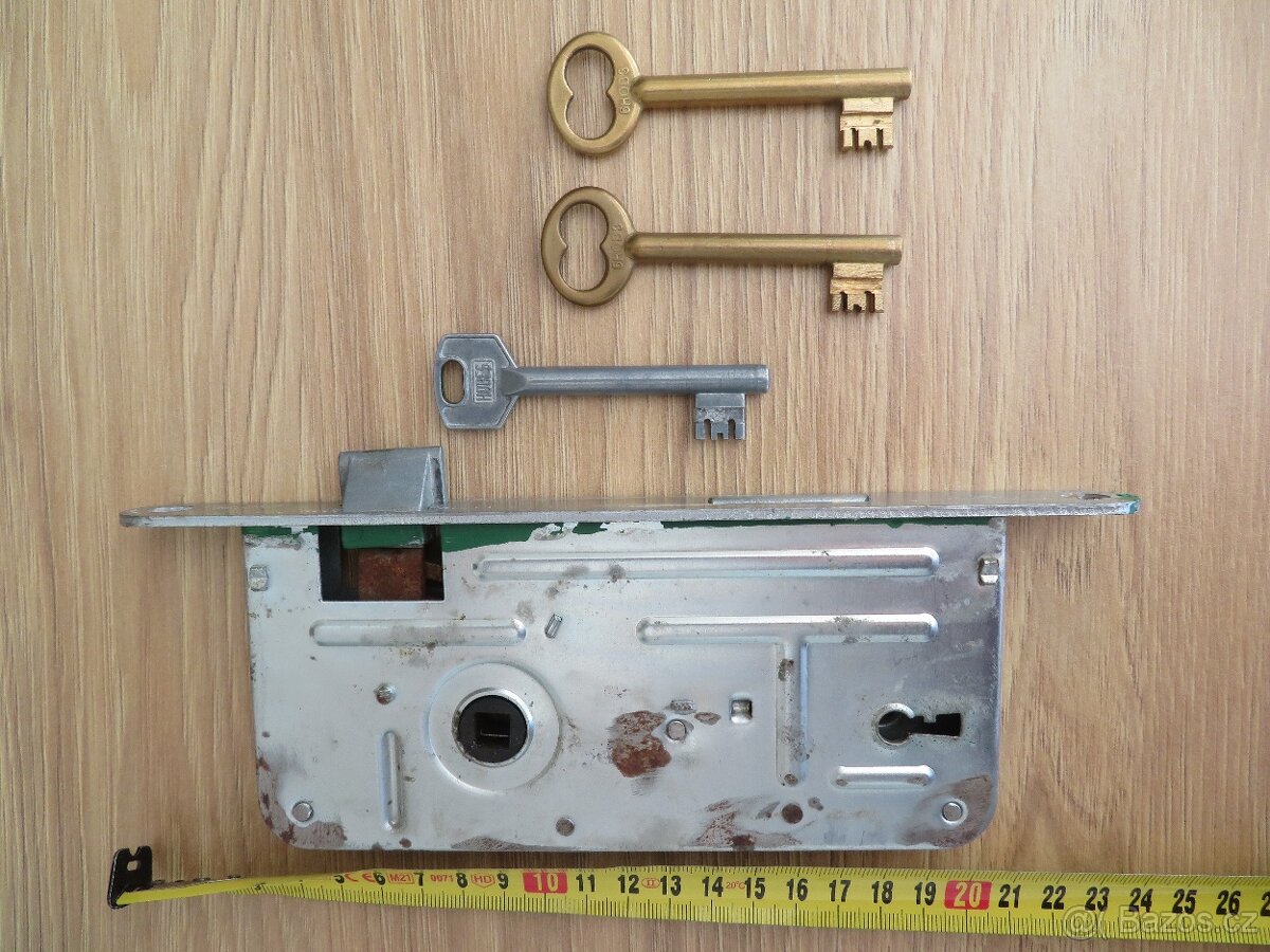 Vložka do dveří/brány/branky a 3 klíče - 2