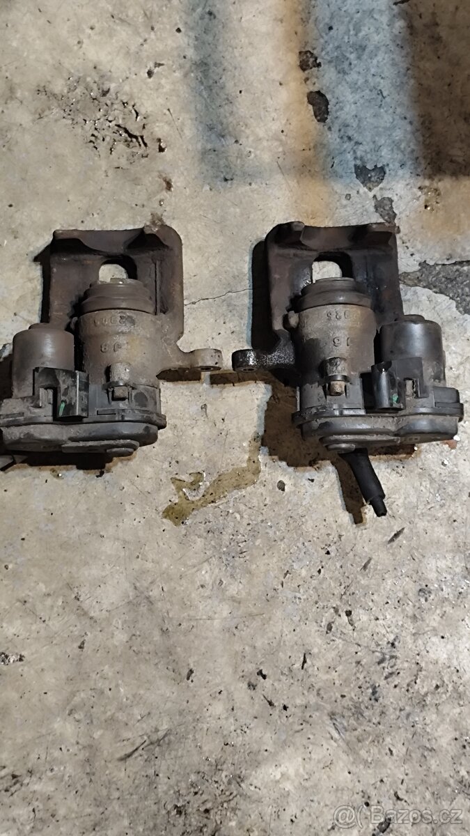 Zadní brzdový třmen el.motorkem VW Sharan 7N - 2