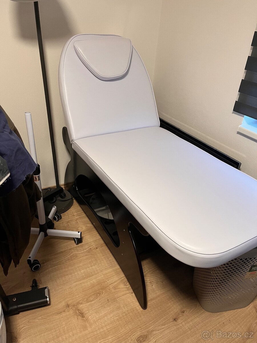 Kosmetické/ masážní lehátko - 2