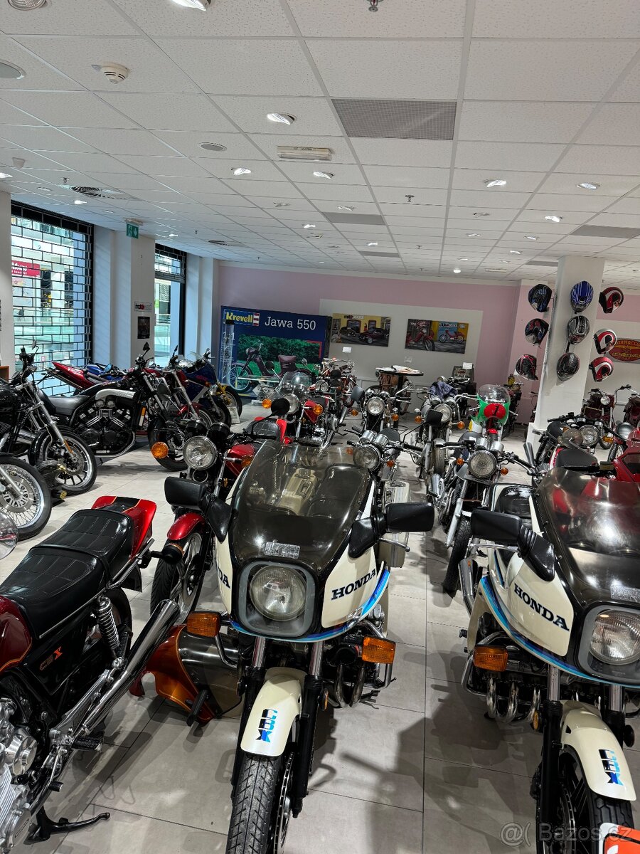 200 ks vlastnich moto Honda,Yamaha,Ducati,Suzuki… ,skladem - 2