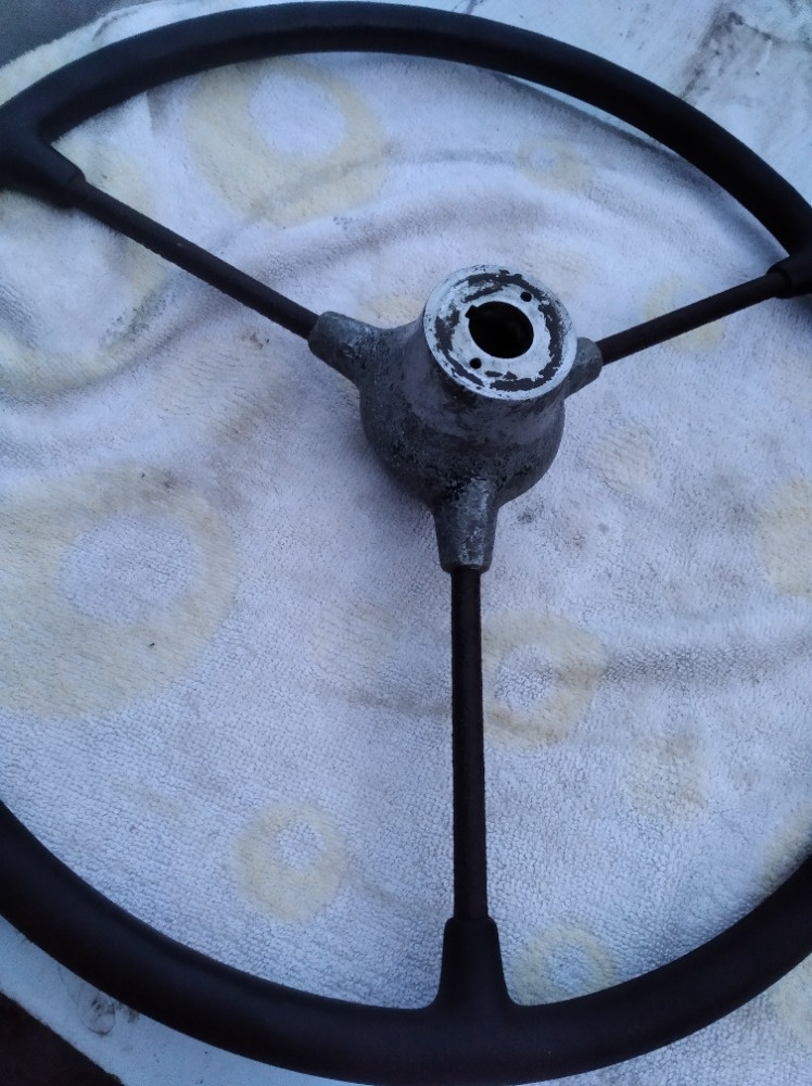 Prodám krásný nepopraskaný volant na ZETOR25 - 2