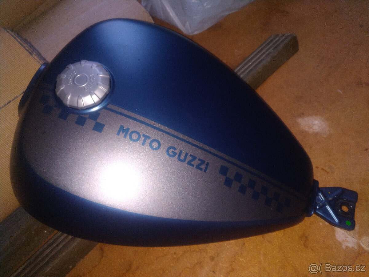 Moto Guzzi V9 Bobber/Roamer – nádrž, sedlo, blatník - 2