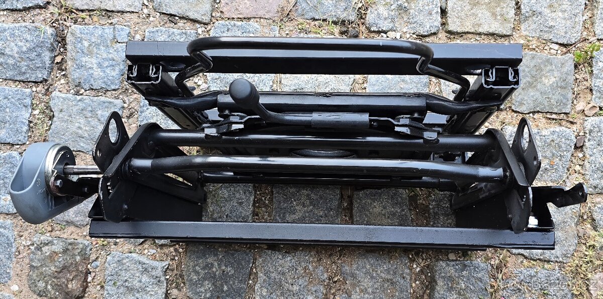 Otoč pod sedačku do auta - 2