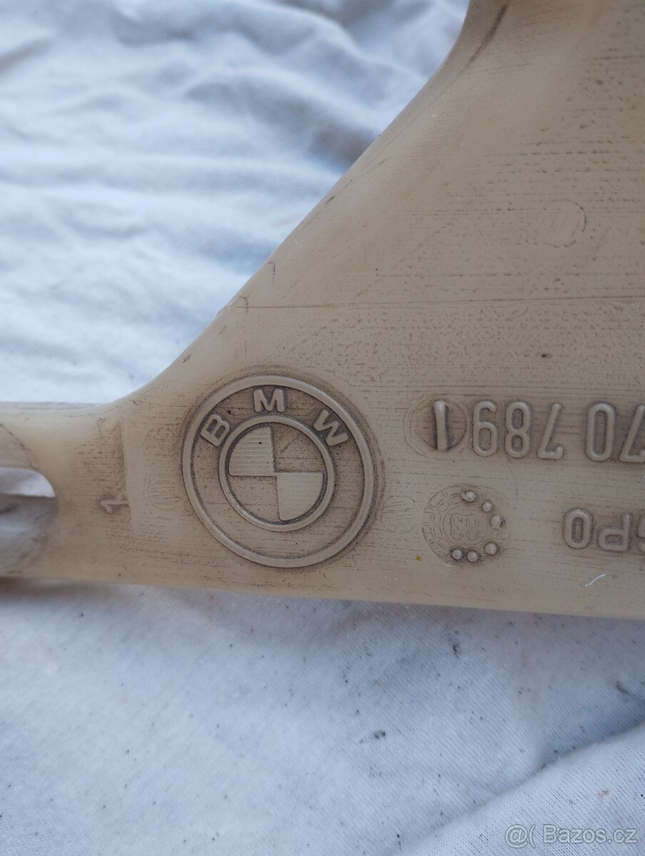 Nádobka ostřikovačů BMW E30 - 2