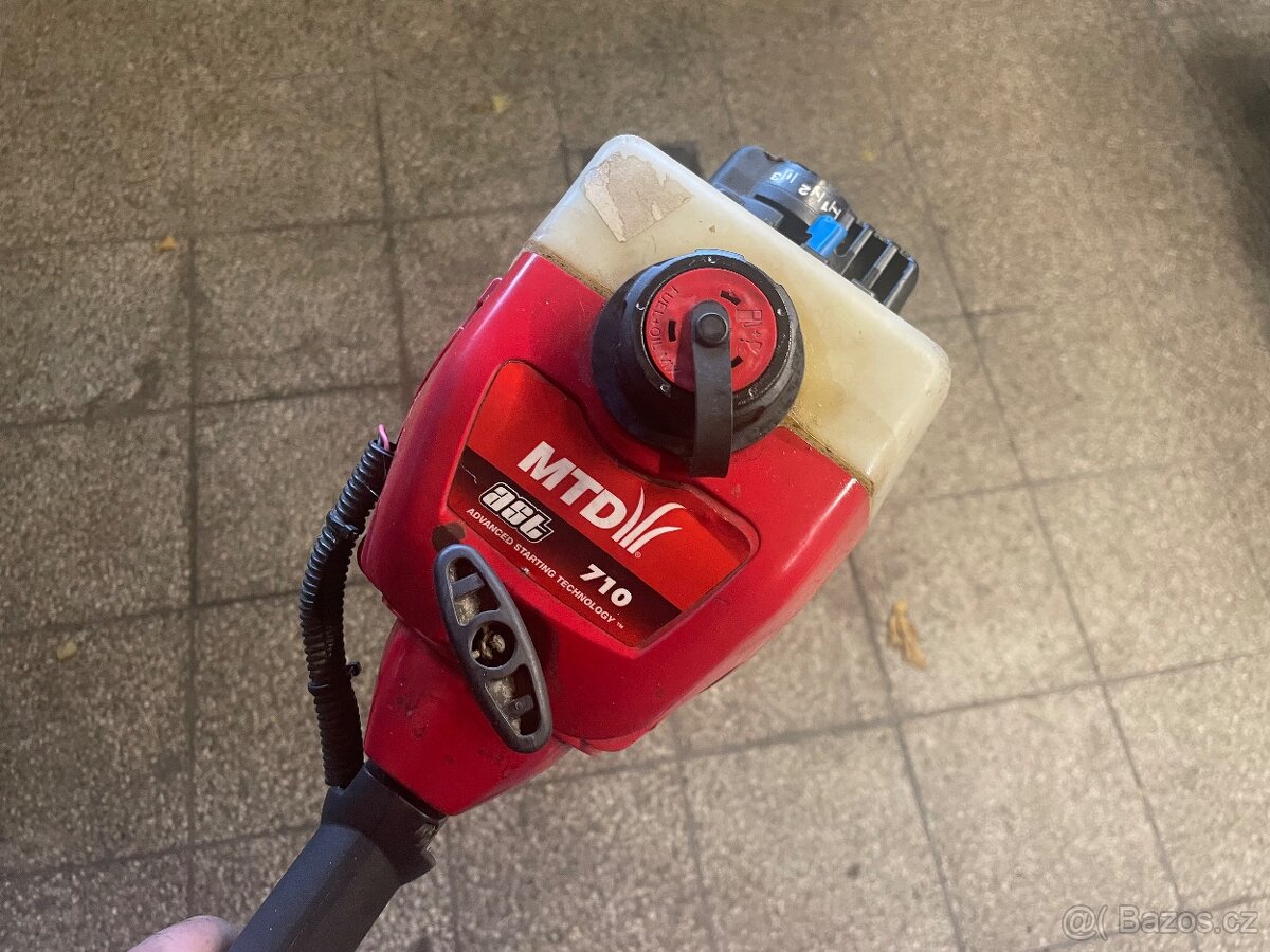 Benzinovy vyzinac,MTD , krovinorez - 2