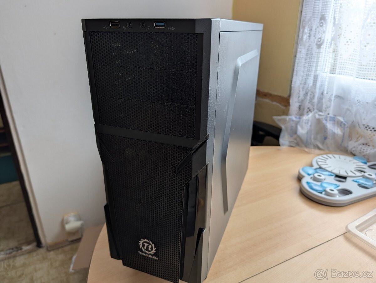 PC Skříň od Thermaltake Versa - Průhledná bočnice - 2