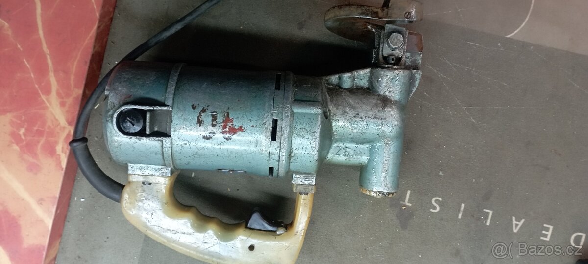 Elektrické nůžky na plech ckd - 2