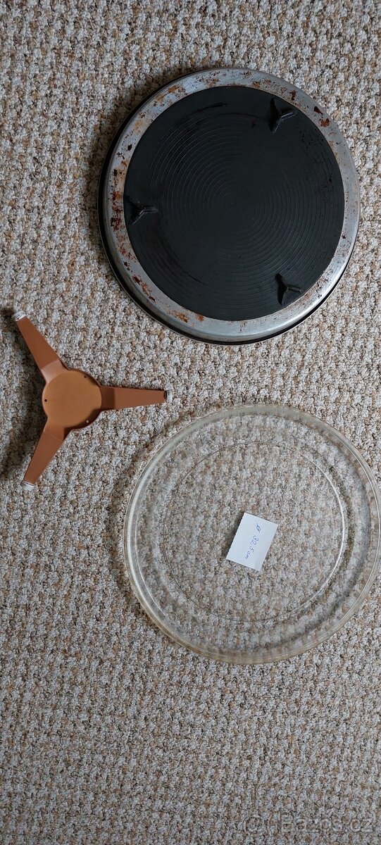 Hliníkový tác na pizzu a skleněný talíř - 2