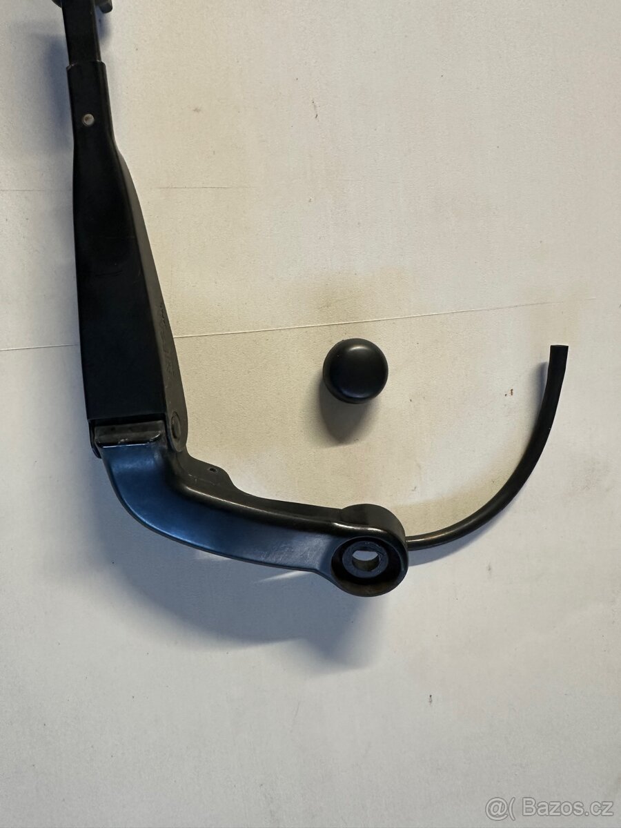 Nissan patrol y61 zadní stěrač - 2