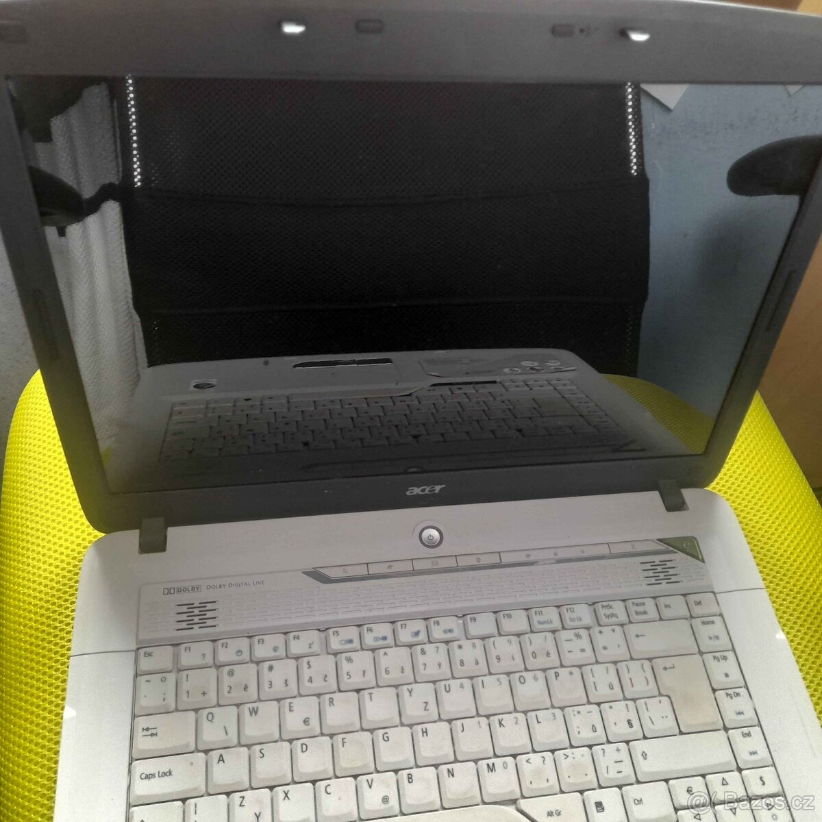 Nabízím starší notebook Acer - 2