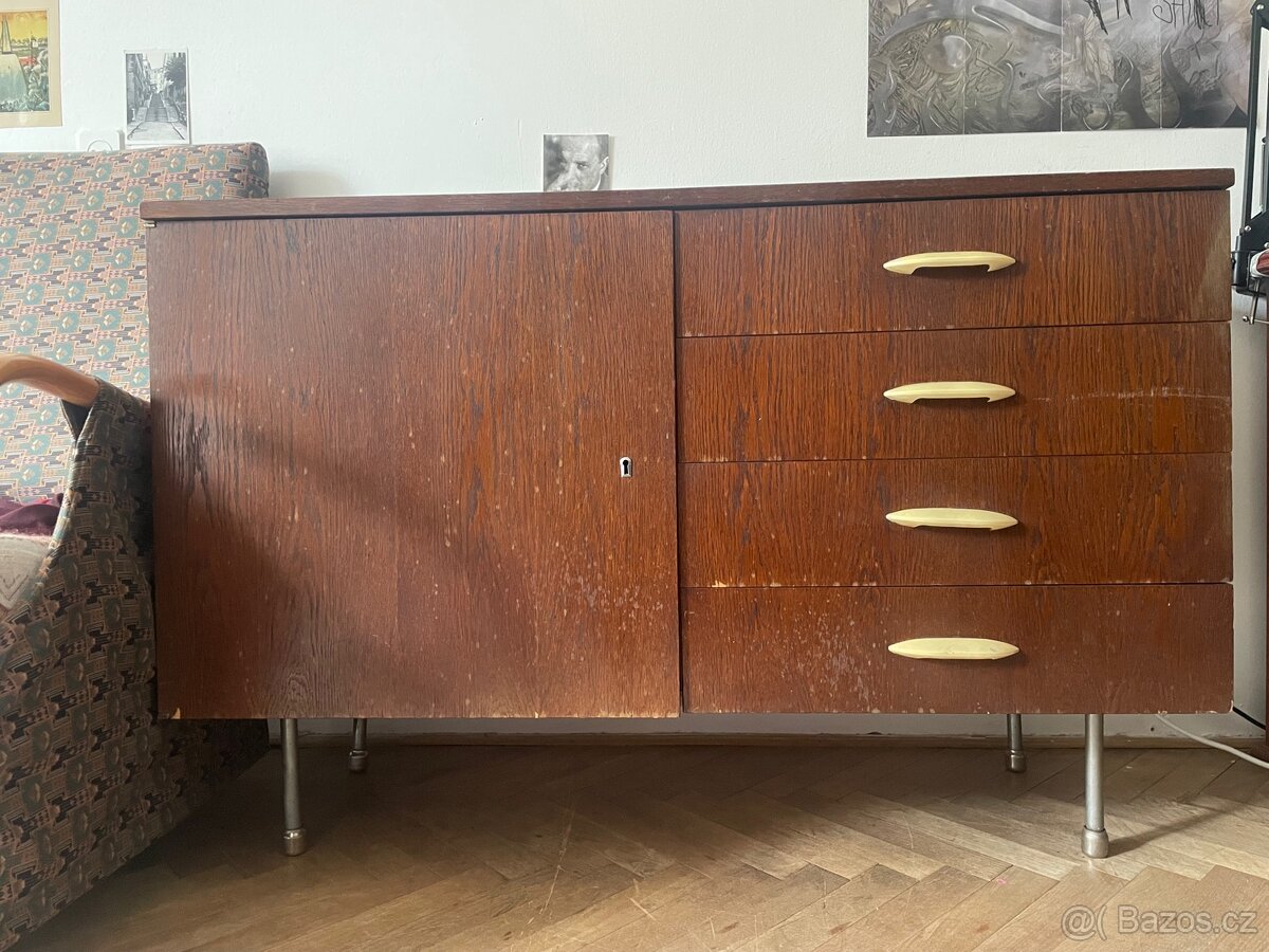 retro skříňka UP závody - 2