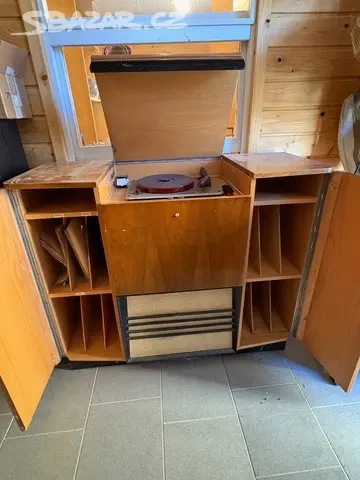 Gramoskříň Supraphon z 50. let - 2