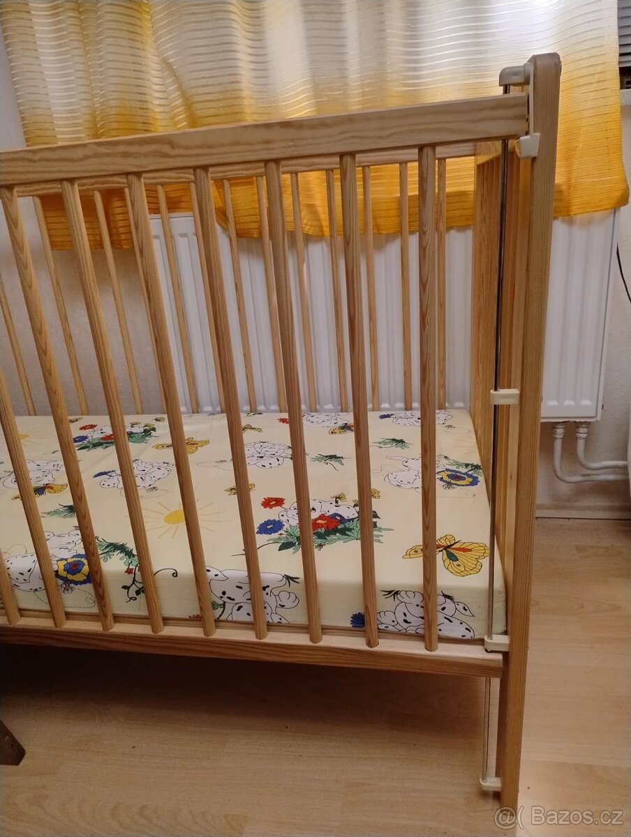 Zánovní dětská postýlka s matrací - 2