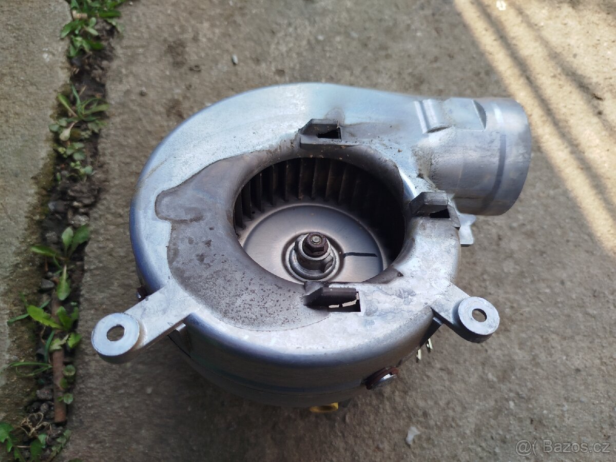 Malý tichý ventilátor na 220 pro kutila - 2