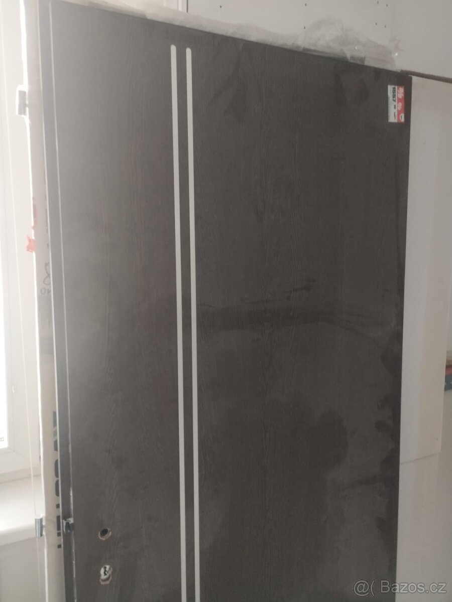 Interiérové dveře - dub tmavý - nové - 2