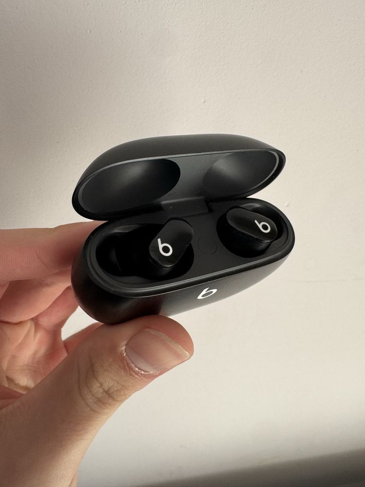 Apple Beats Studio buds - 2