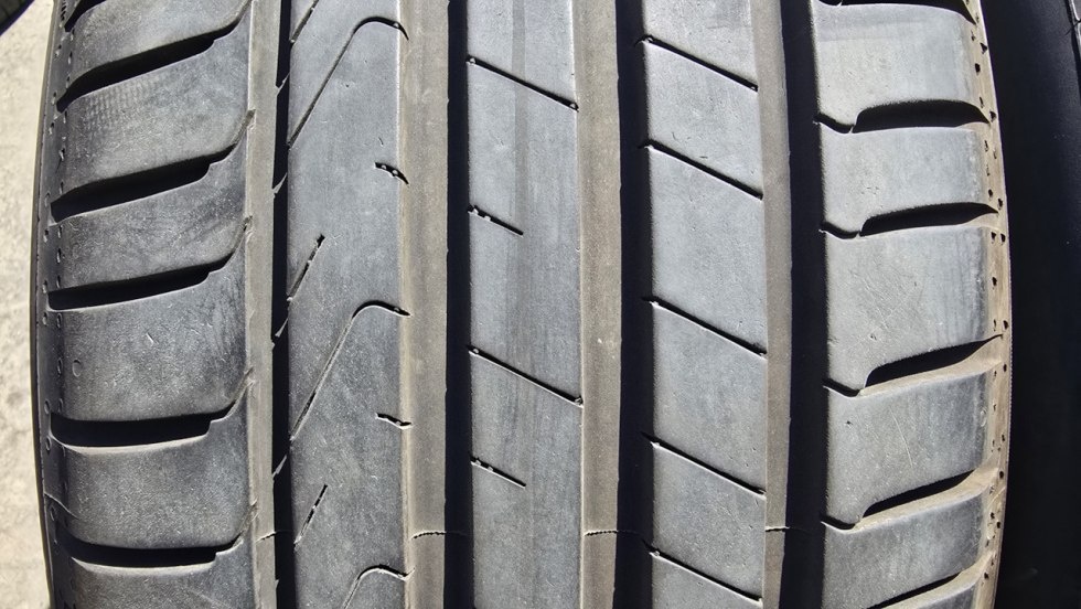 Letní pneu 215/55/17 Pirelli - 2