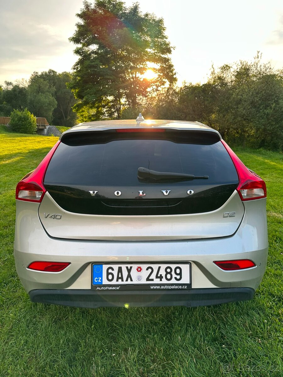 Prodám Volvo V 40 momentum - 2