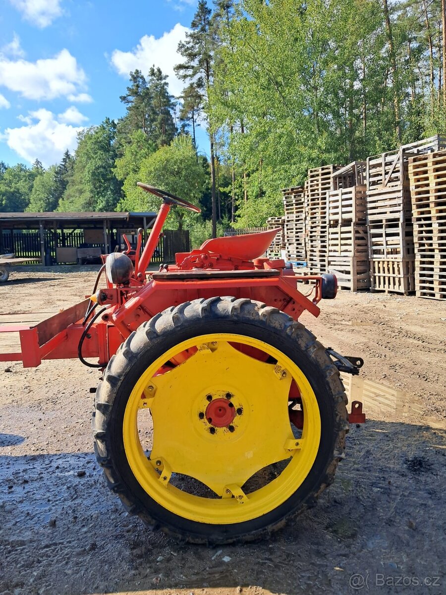Traktor RS 09 - 2