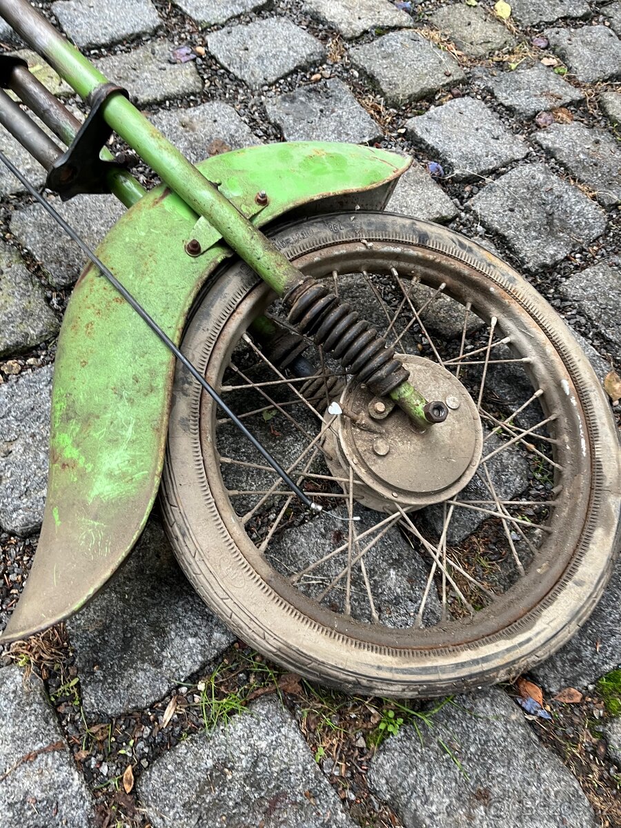 Vidlice, řídítka, kolo a blatník Jawa pionýr 555 - 2