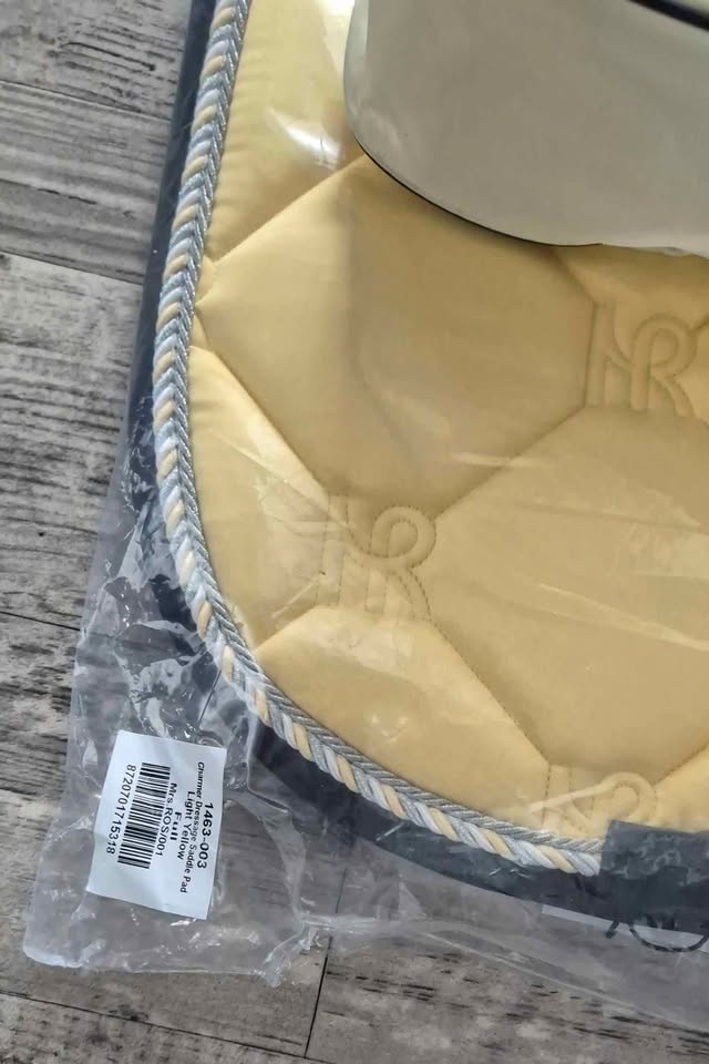 Sada Eskadron, MRs Ros, Tommy Hilfiger - 2