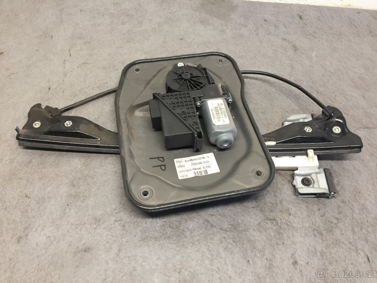 ŠKODA ROOMSTER 2006-2015 - PRAVÁ PŘEDNÍ STAHOVAČKA OKNA - 2