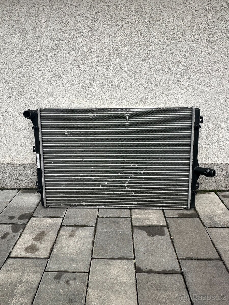 Orig. chladič VW Passat B7 2011 1.6. TDI 3AA121253 - 2