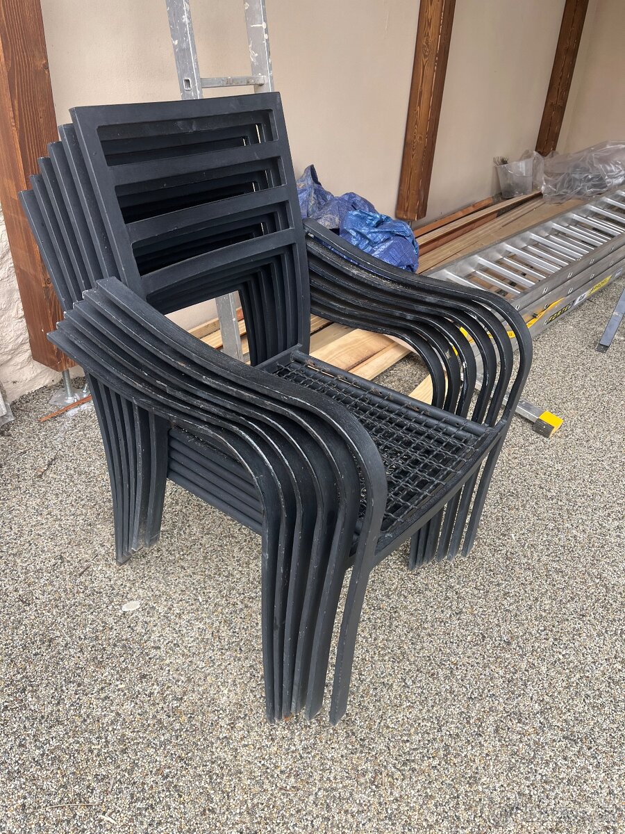 Prodám stůl +4 židle - 2