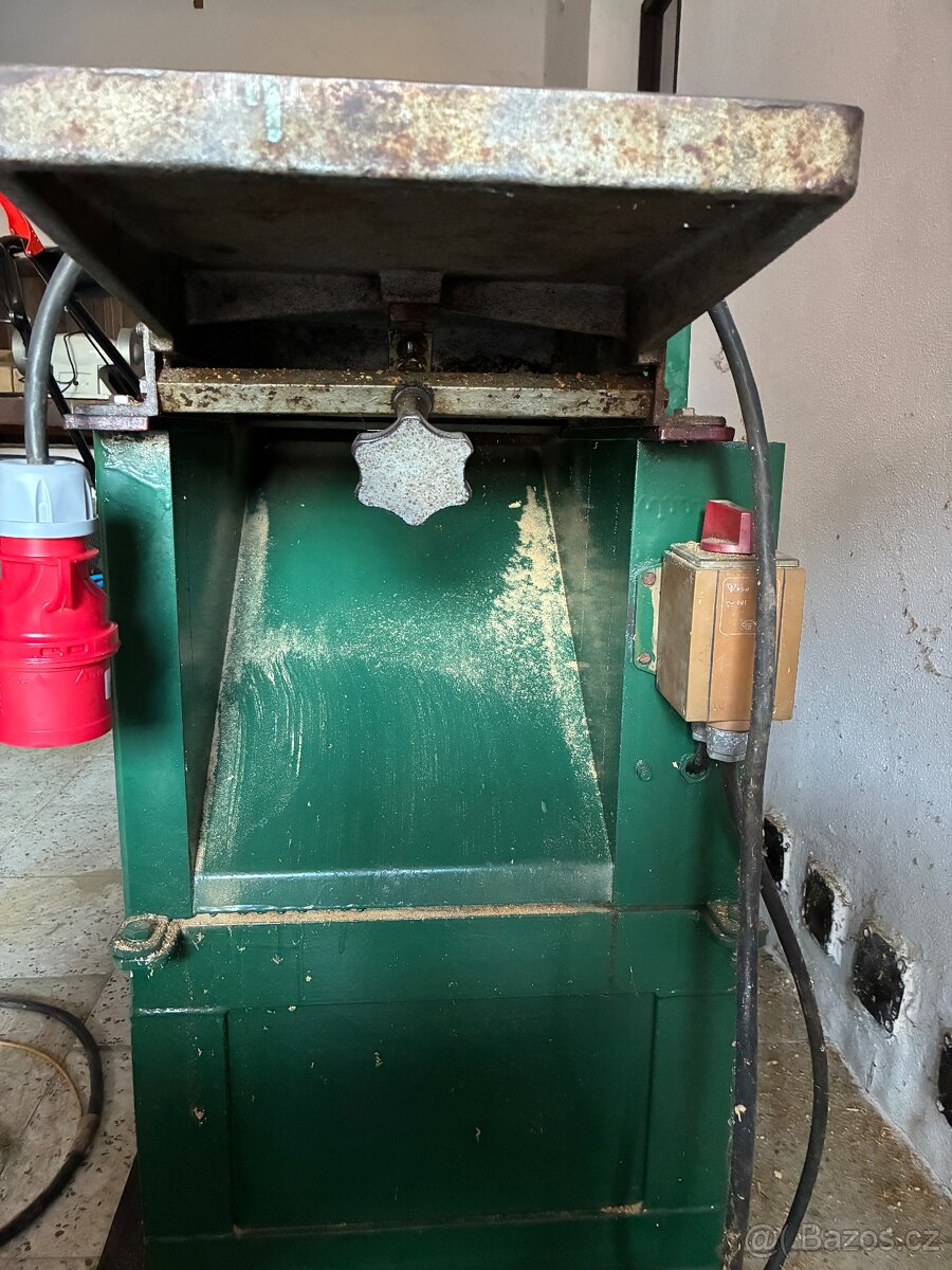 Hoblovka srovnávacka 30 cm - 2