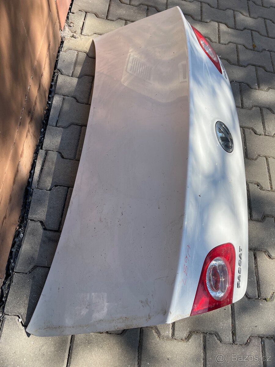 Passat B6 zadní víko barev LB9A - 2