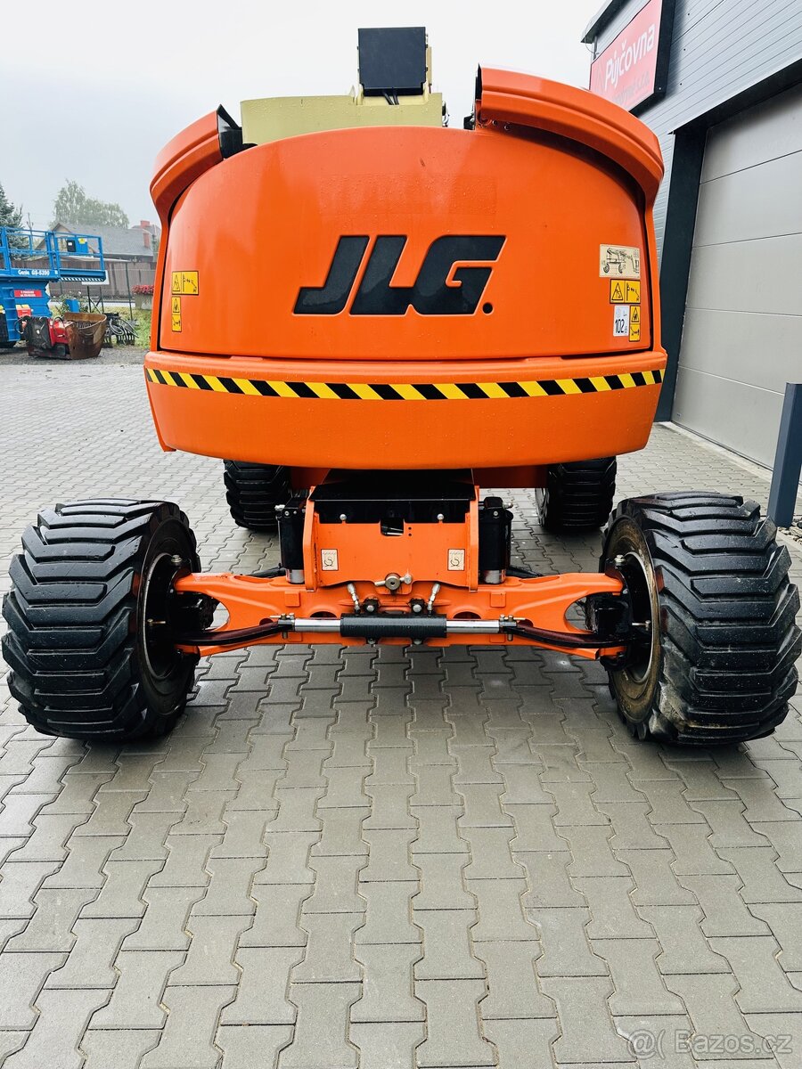 Kloubová terenní plošina JLG 450 - 2