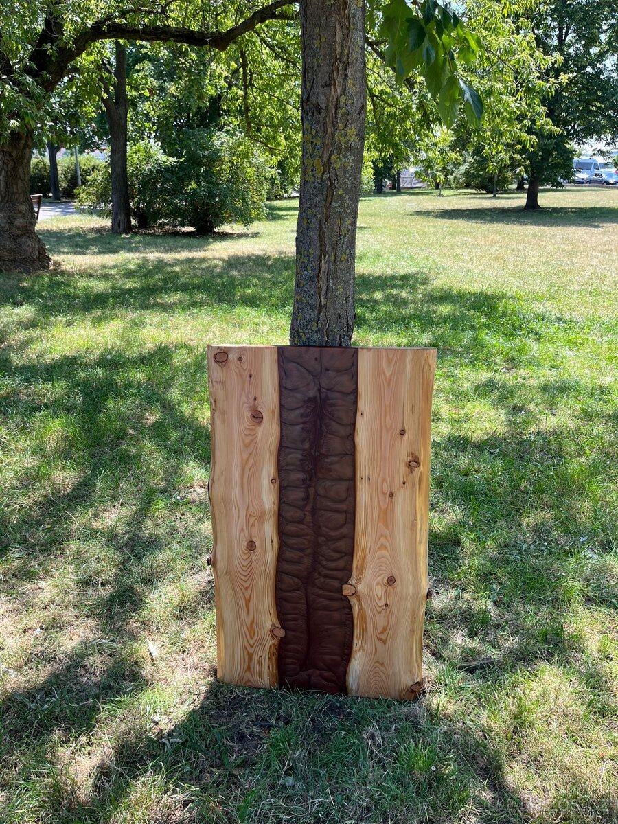 Stůl/stolová deska z borovice a sametove rudý epoxid - 2