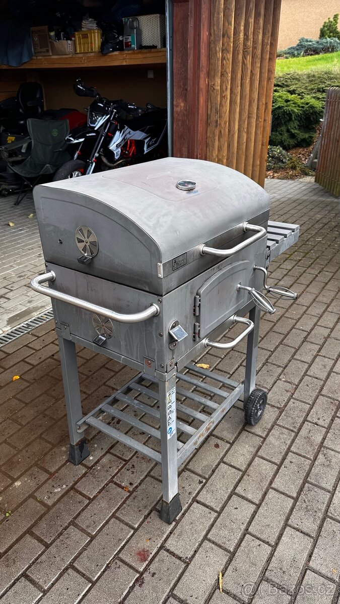 Zahradní grill na uhlíky - 2